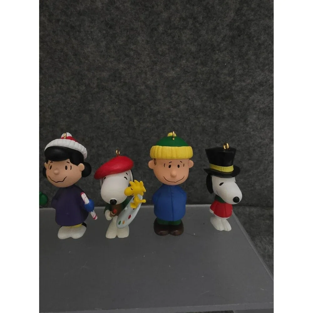 Hallmark Peanuts Lot Of 7 Charlie Brown Snoopy Lucy Keepsake Ornaments And Tree